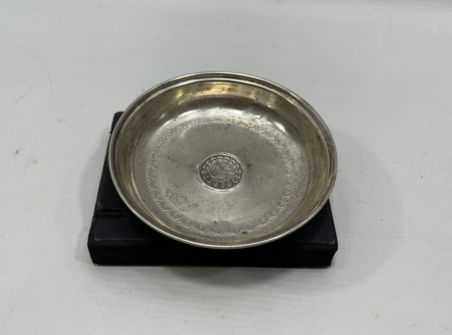 ORTASINDA OSMANLI GÜMÜŞ PARASI BULUNAN KINA TASI