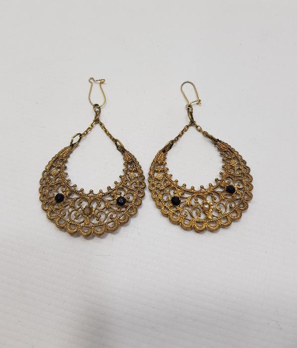 DEĞERLİ TAŞLARLA SÜSLÜ ALTIN VERMEYLİ GÜMÜŞ KÜPE 