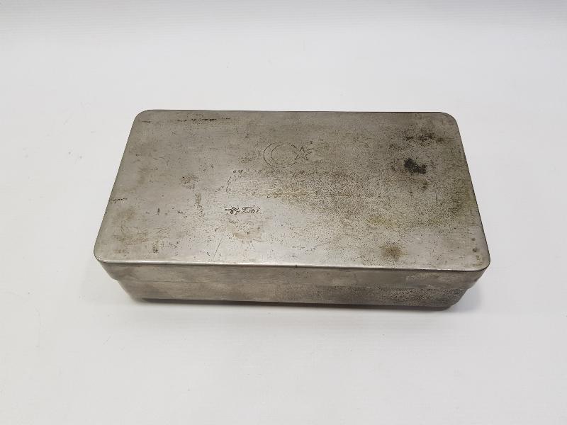 ÜZERİ OSMANLICA YAZILI DR. BURHANETTİN ONAT'A AİT ASKERİ TIBBİ KUTU