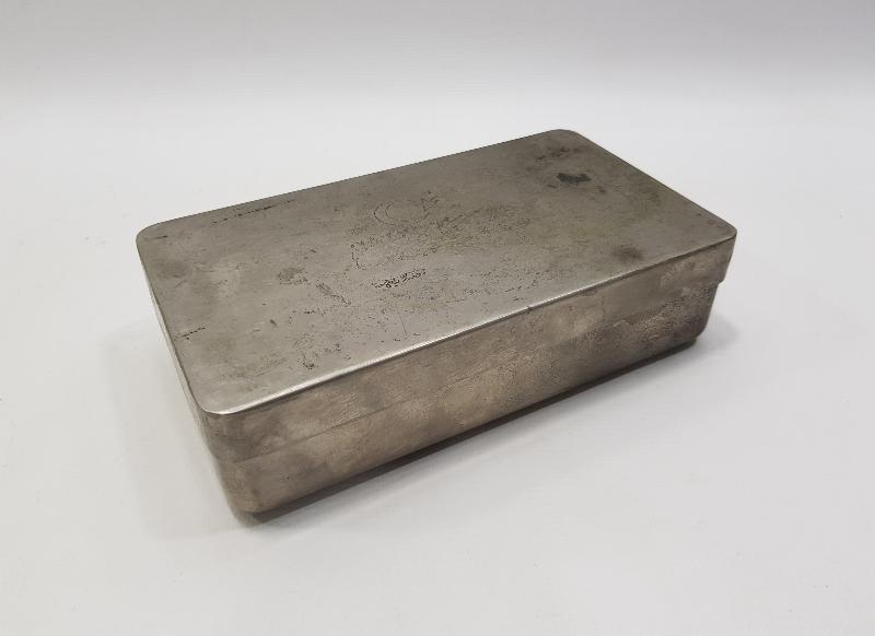 ÜZERİ OSMANLICA YAZILI DR. BURHANETTİN ONAT'A AİT ASKERİ TIBBİ KUTU