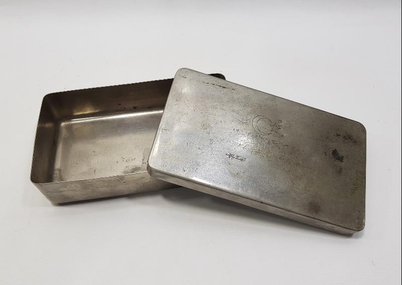 ÜZERİ OSMANLICA YAZILI DR. BURHANETTİN ONAT'A AİT ASKERİ TIBBİ KUTU