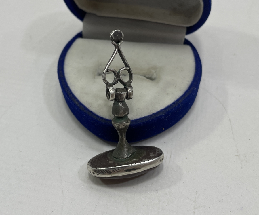 1900 BAŞLARI AKİK ÜZERİ EL KAZIMA İŞÇİLİKLİ GÜMÜŞ MÜHÜR