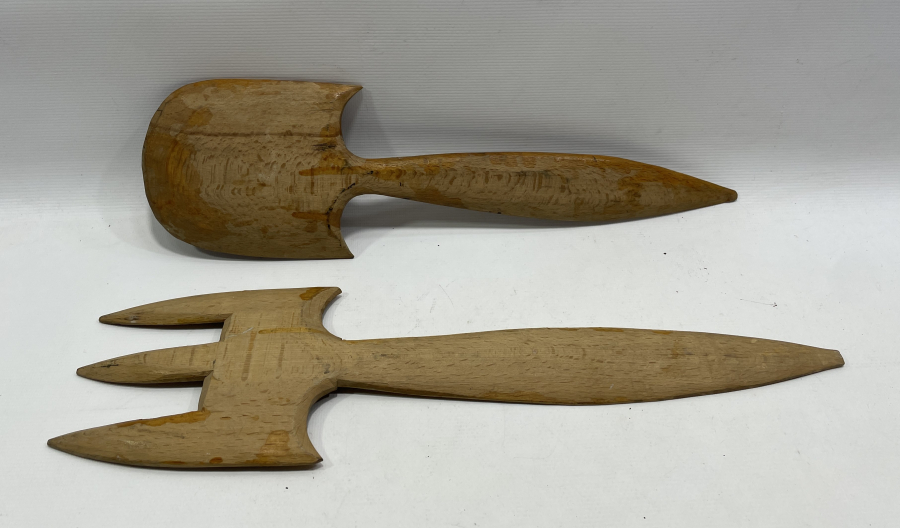 AHŞAP ÜZERİ EL ÇEKME YAZILI ÇATAL KAŞIK FORMUNDA DUVAR PANOSU