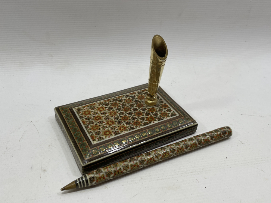 AHŞAP ÜZERİ MARKÜTERİ İŞÇİLİKLİ ANTİKA KALEMLİK