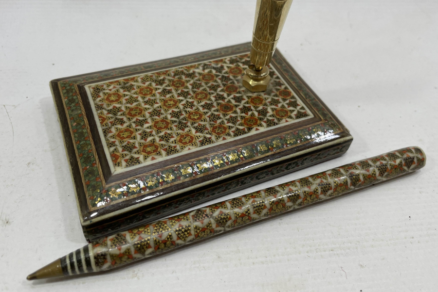 AHŞAP ÜZERİ MARKÜTERİ İŞÇİLİKLİ ANTİKA KALEMLİK