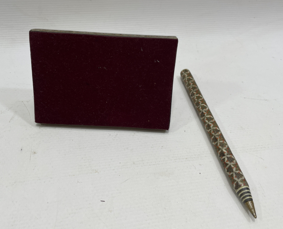 AHŞAP ÜZERİ MARKÜTERİ İŞÇİLİKLİ ANTİKA KALEMLİK