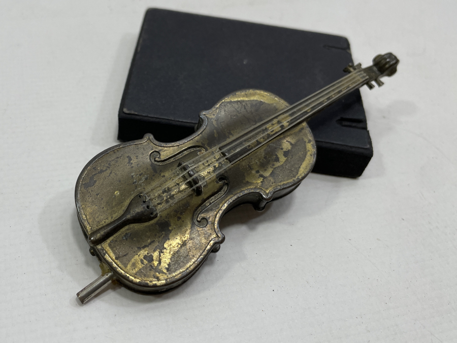 KEMAN FORMUNDA PİRİNÇ MASA ÜSTÜ OBJESİ