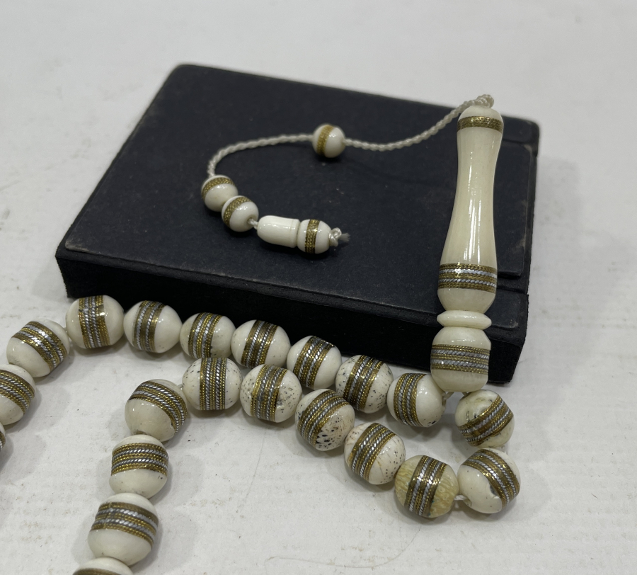 KEMİK ÜZERİ GÜMÜŞ VE PİRİNÇ SARMA İŞÇİLİKLİ TESPİH