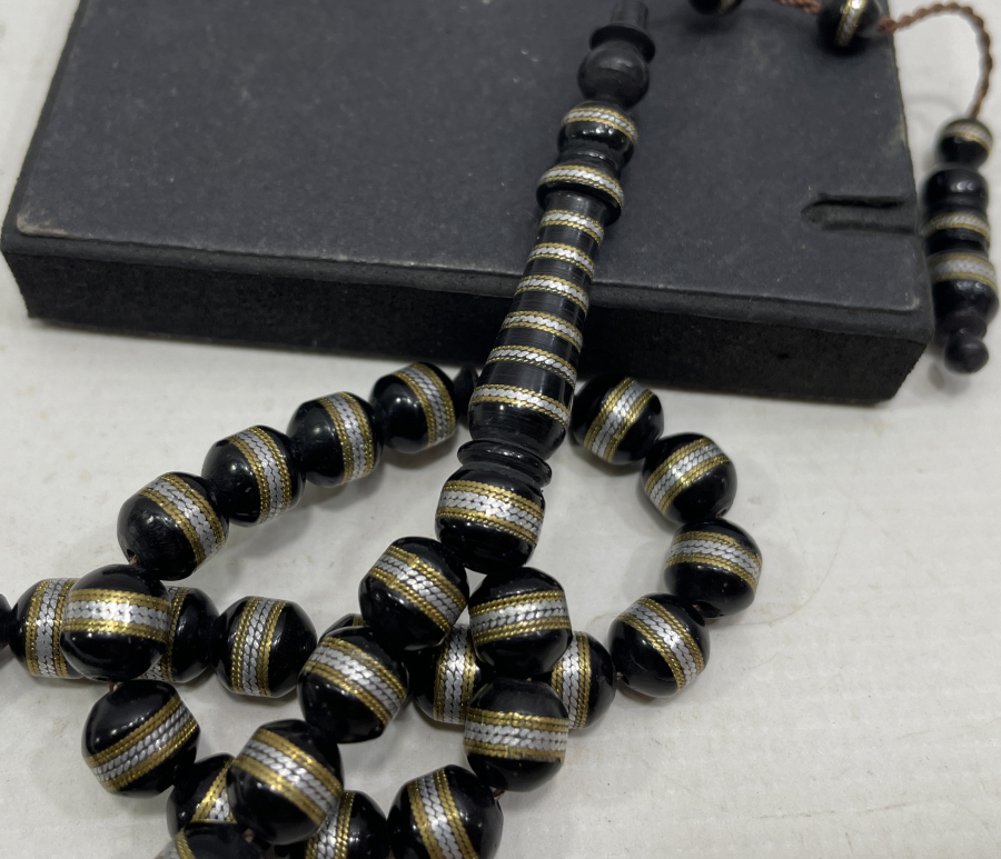 KUKA ÜZERİ GÜMÜŞ VE PİRİNÇ SARMA İŞÇİLİKLİ TESPİH