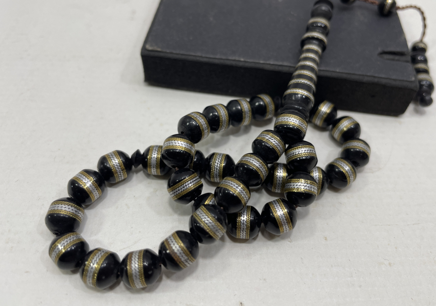 KUKA ÜZERİ GÜMÜŞ VE PİRİNÇ SARMA İŞÇİLİKLİ TESPİH