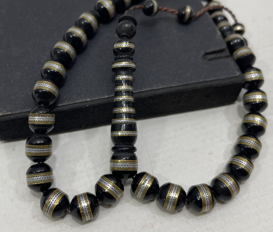 KUKA ÜZERİ GÜMÜŞ VE PİRİNÇ SARMA İŞÇİLİKLİ TESPİH