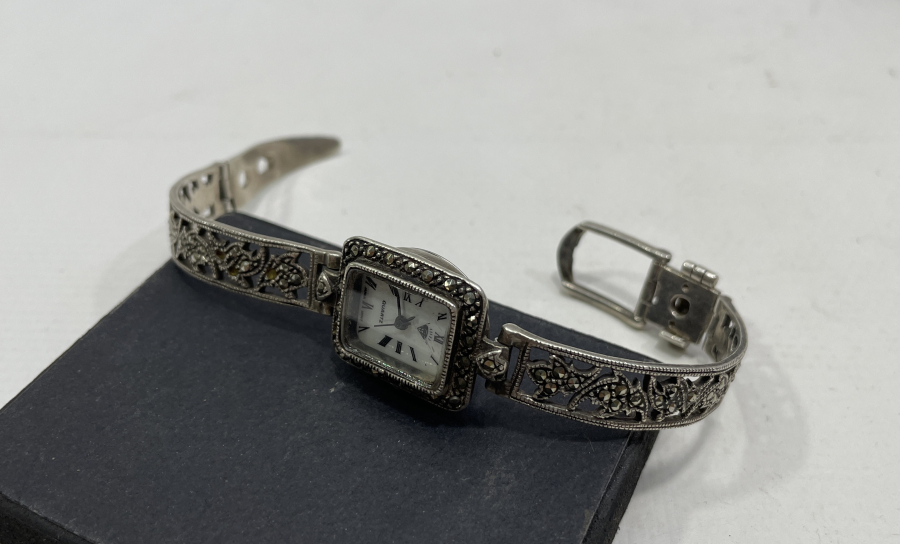 MARGAZİT TAŞLI GÜMÜŞ KOL SAATİ