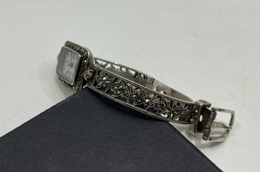 MARGAZİT TAŞLI GÜMÜŞ KOL SAATİ