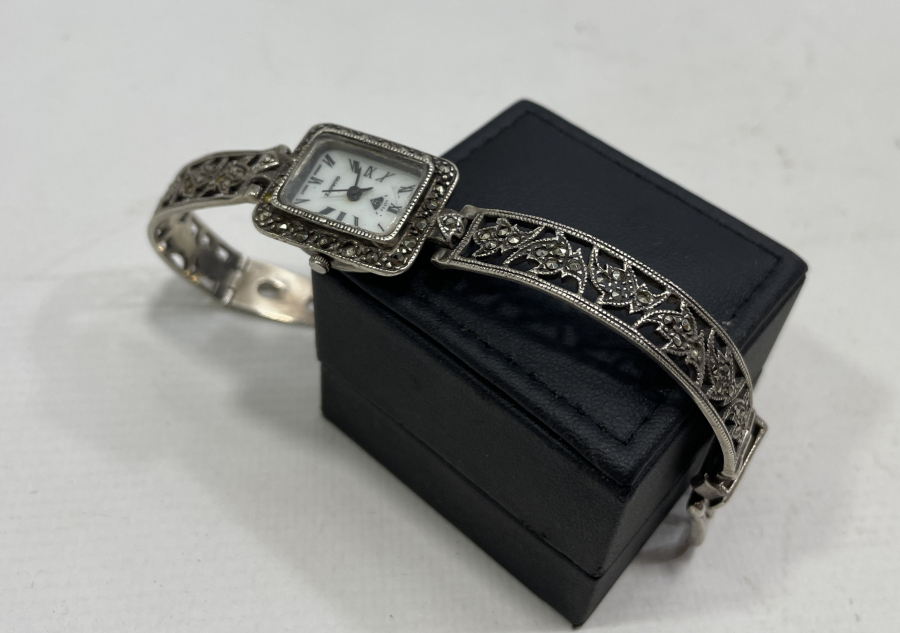 MARGAZİT TAŞLI GÜMÜŞ KOL SAATİ