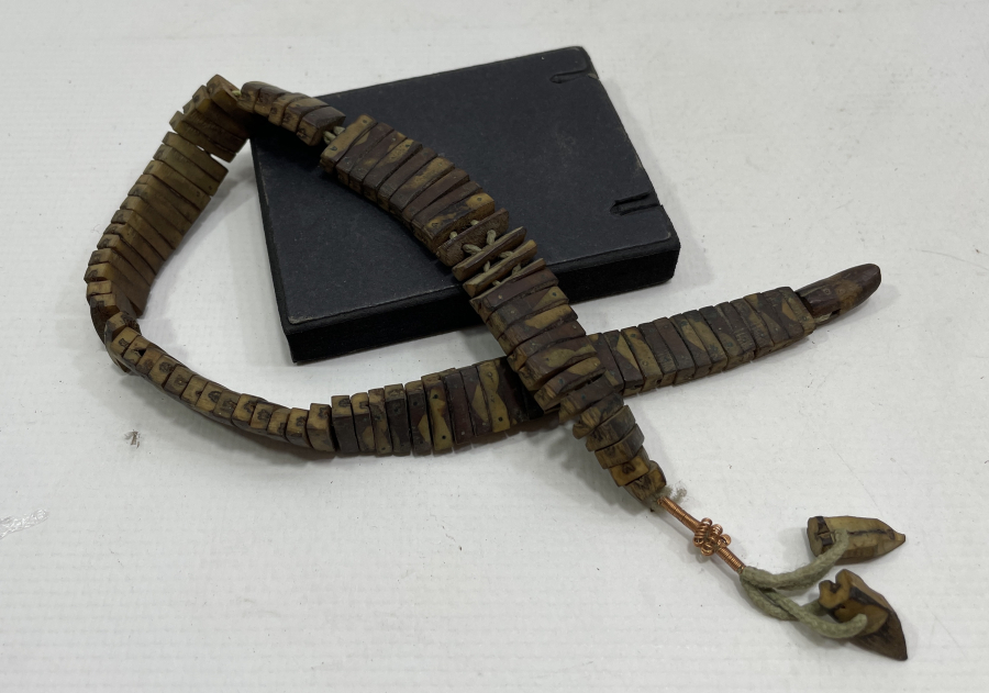 OSMANLI DÖNEMİ HURMA ÇEKİRDEĞİNDEN MAMUL YILAN FORMUNDA NADİR TEKKE İŞİ TESPİH