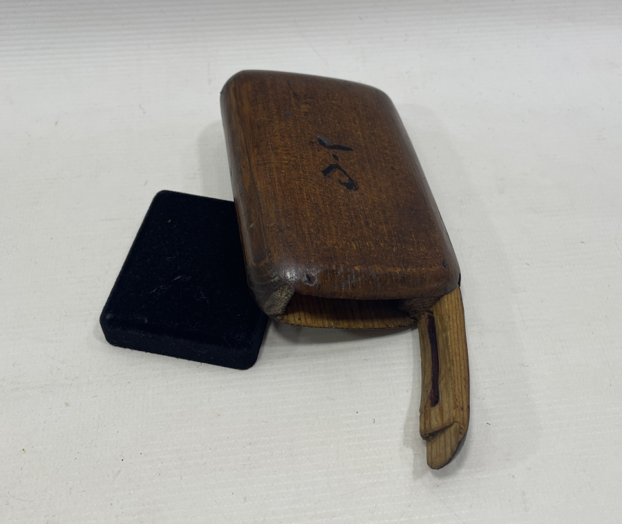 ÜZERİ OSMANLICA YAZILI OSMANLI DÖNEMİ AHŞAP SİGARA TABAKASI