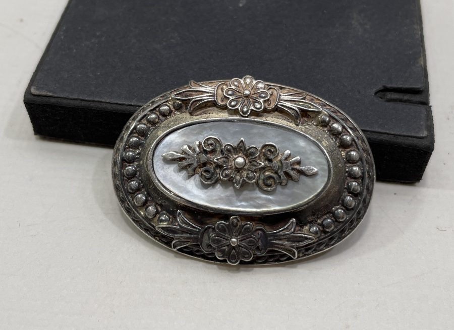 ÜZERİ SEDEF VE KABARTMA İŞÇİLİKLİ ÖZEL YAPIM BÜYÜK BOY BROŞ