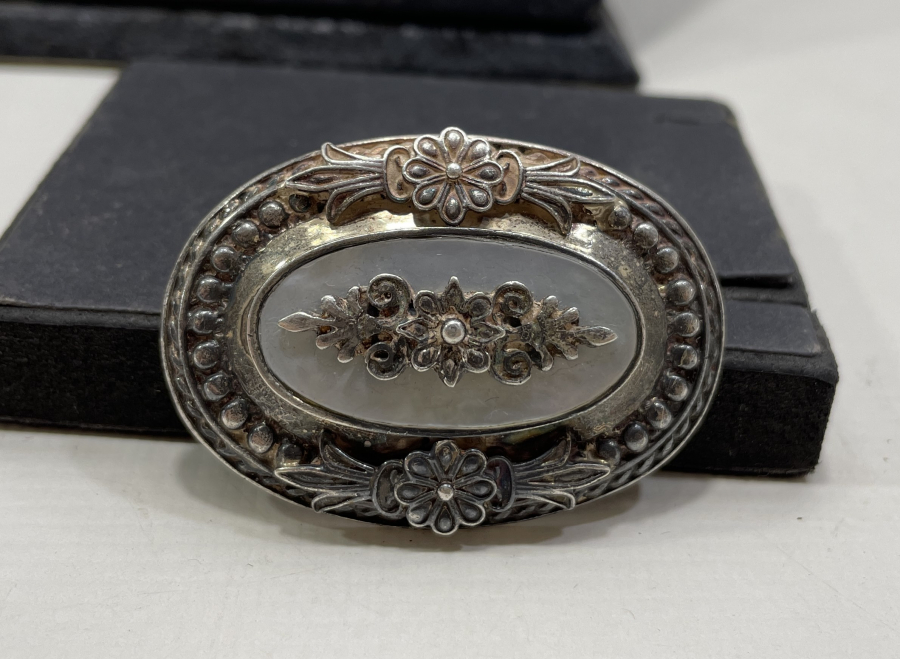 ÜZERİ SEDEF VE KABARTMA İŞÇİLİKLİ ÖZEL YAPIM BÜYÜK BOY BROŞ