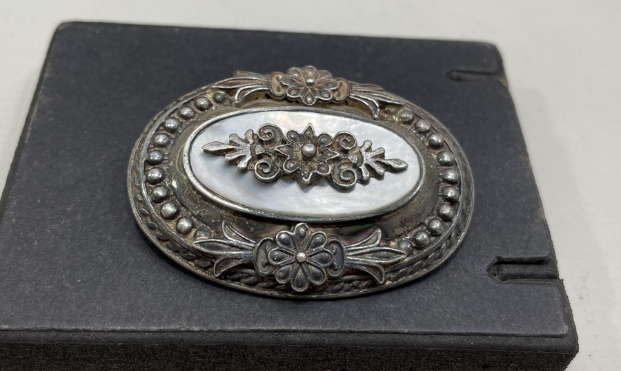 ÜZERİ SEDEF VE KABARTMA İŞÇİLİKLİ ÖZEL YAPIM BÜYÜK BOY BROŞ