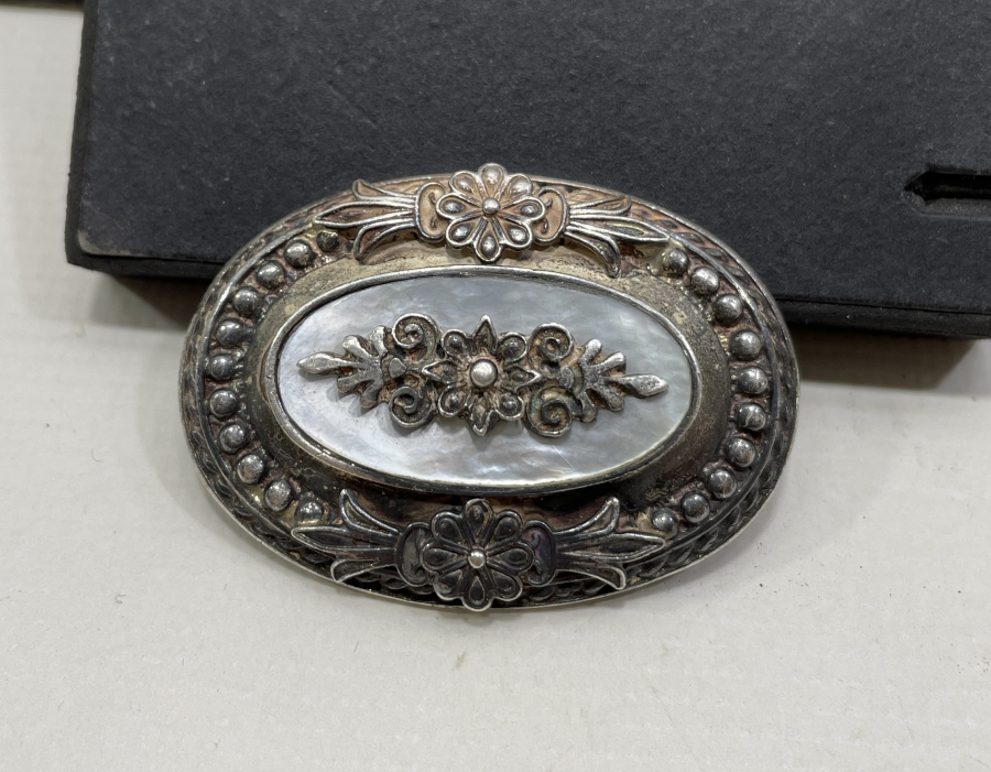 ÜZERİ SEDEF VE KABARTMA İŞÇİLİKLİ ÖZEL YAPIM BÜYÜK BOY BROŞ