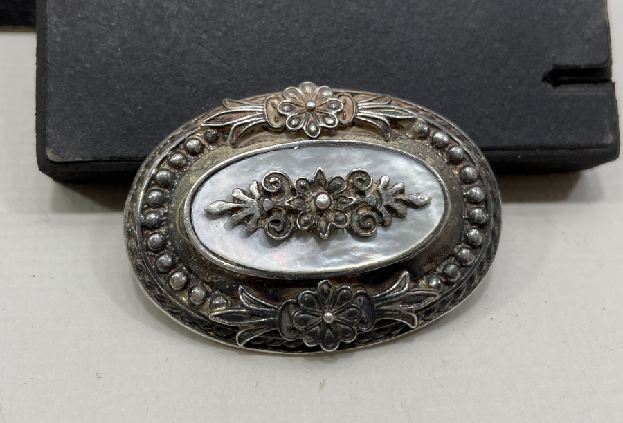 ÜZERİ SEDEF VE KABARTMA İŞÇİLİKLİ ÖZEL YAPIM BÜYÜK BOY BROŞ