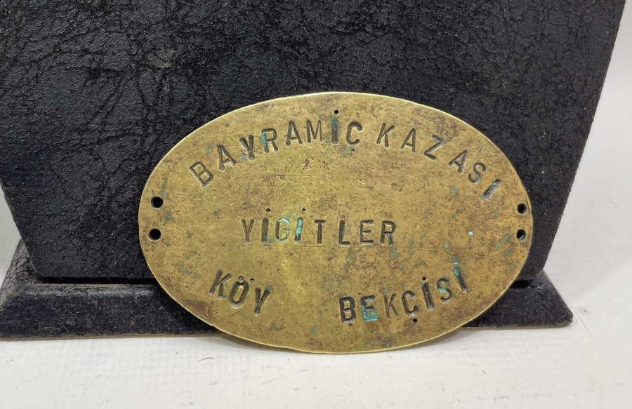 ÜZERİNDE İSRAİLLİ YAZILI ÇİFT TARAFLI ÇOK NADİR KÖY BEKÇİSİ PLAKASI