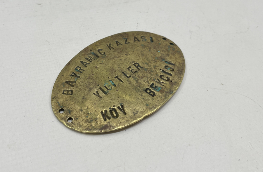 ÜZERİNDE İSRAİLLİ YAZILI ÇİFT TARAFLI ÇOK NADİR KÖY BEKÇİSİ PLAKASI