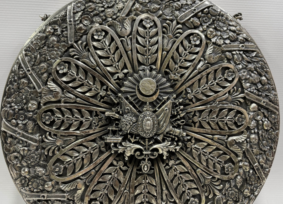 ÜZERİNDE OSMANLI DEVLET ARMASI BULUNAN BÜYÜK BOY DUVAR AYNASI