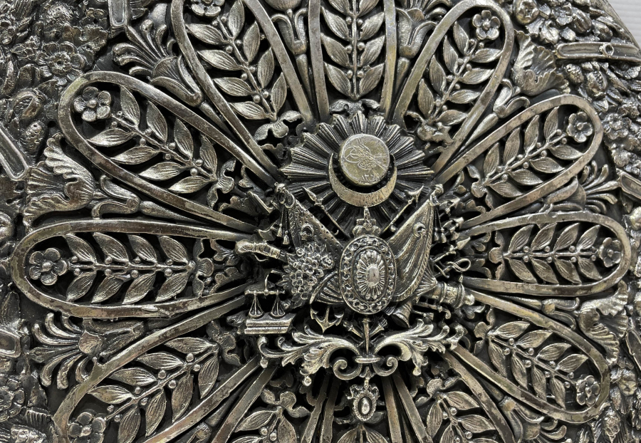 ÜZERİNDE OSMANLI DEVLET ARMASI BULUNAN BÜYÜK BOY DUVAR AYNASI