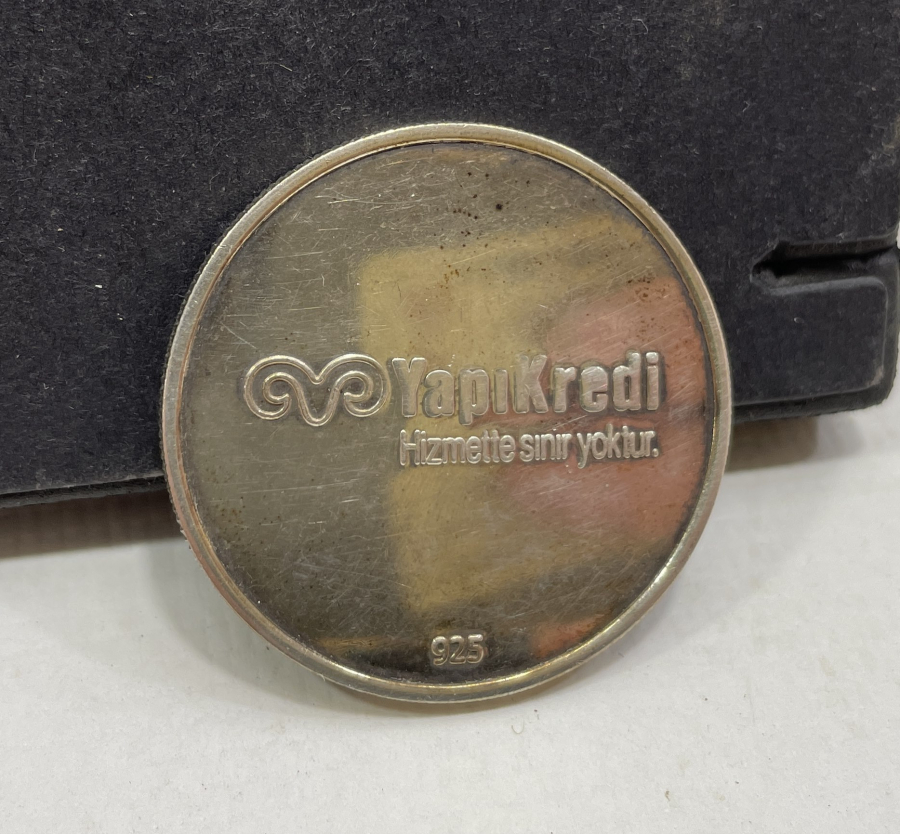 YAPI KREDİ BANKASININ 15. YILINA ÖZEL BASILMIŞ GÜMÜŞ MADALYON