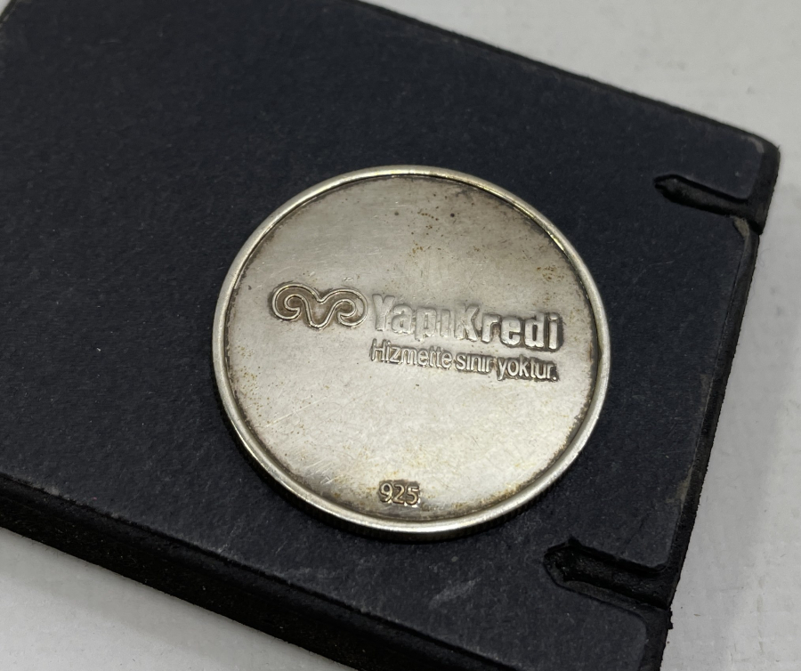 YAPI KREDİ BANKASININ 15. YILINA ÖZEL BASILMIŞ GÜMÜŞ MADALYON