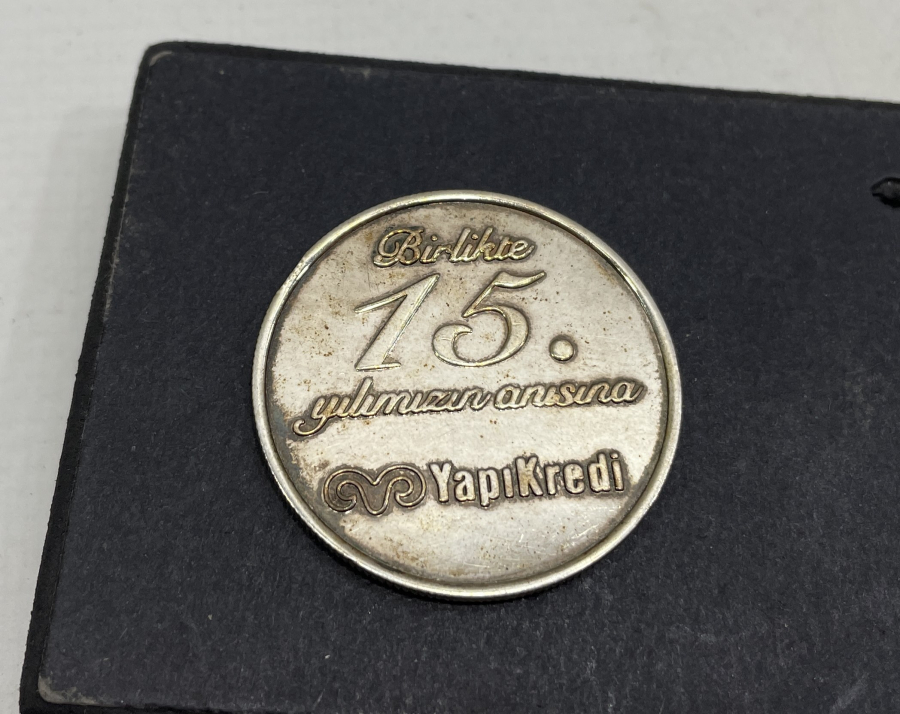 YAPI KREDİ BANKASININ 15. YILINA ÖZEL BASILMIŞ GÜMÜŞ MADALYON