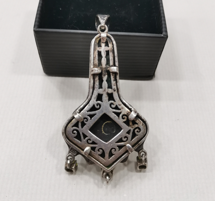 1900 BAŞLARI EL BOYAMA PORTRELİ ÖZEL YAPIM GÜMÜŞ KOLYE UCU