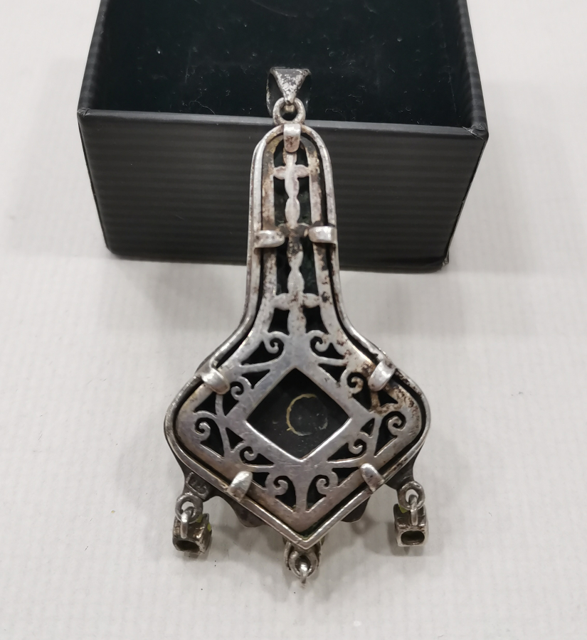 1900 BAŞLARI EL BOYAMA PORTRELİ ÖZEL YAPIM GÜMÜŞ KOLYE UCU