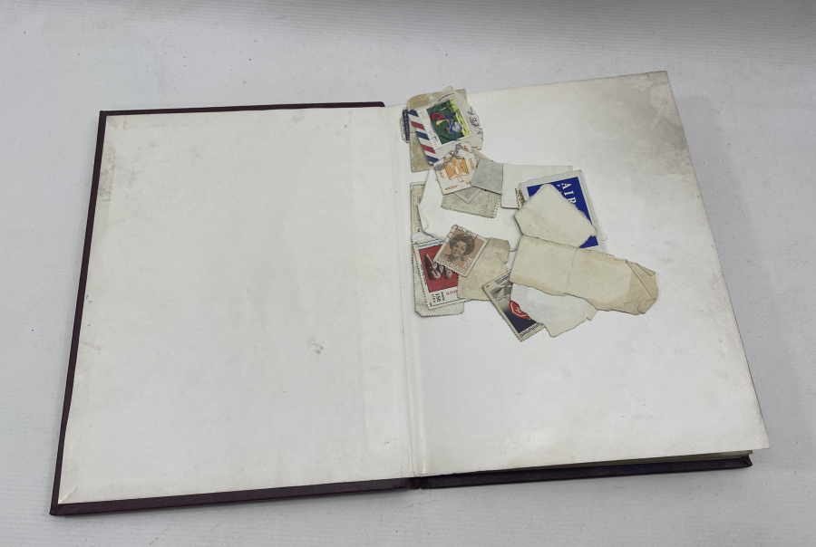 İÇİNDE ONLARCA PUL BULUNAN ANTİKA PUL DEFTERİ