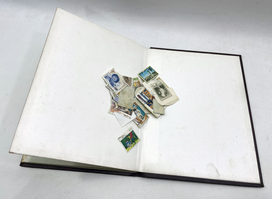 İÇİNDE ONLARCA PUL BULUNAN ANTİKA PUL DEFTERİ