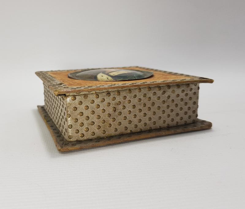 1900'LERDEN KRALİÇE RESİMLİ MUKAVVA KUTU