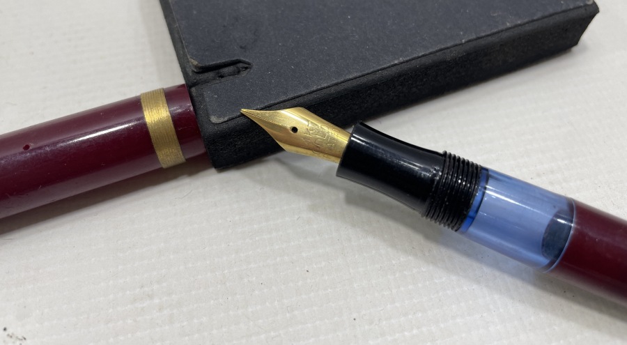 ALTIN KAPLAMA UÇLU ANTİKA DOLMA KALEM