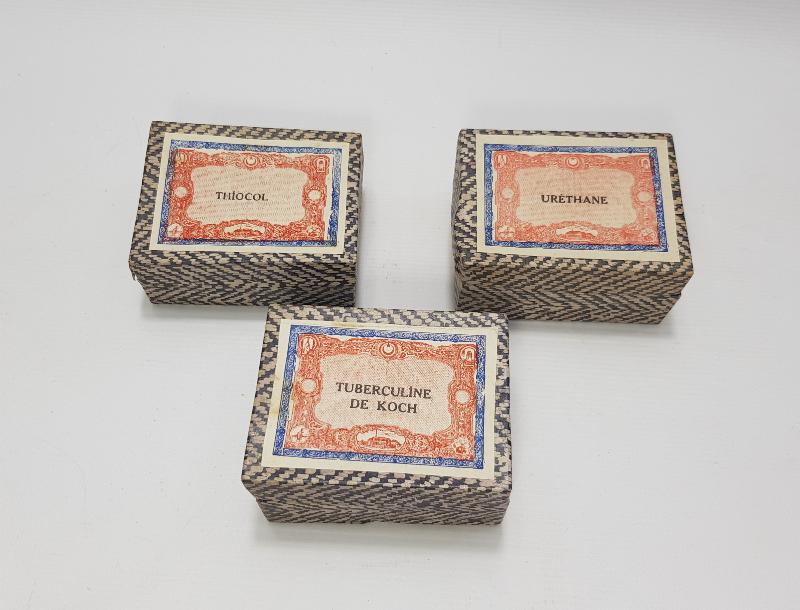 CUMHURİYET İLK DÖNEM ÜÇ ADET İLAÇ KUTUSU