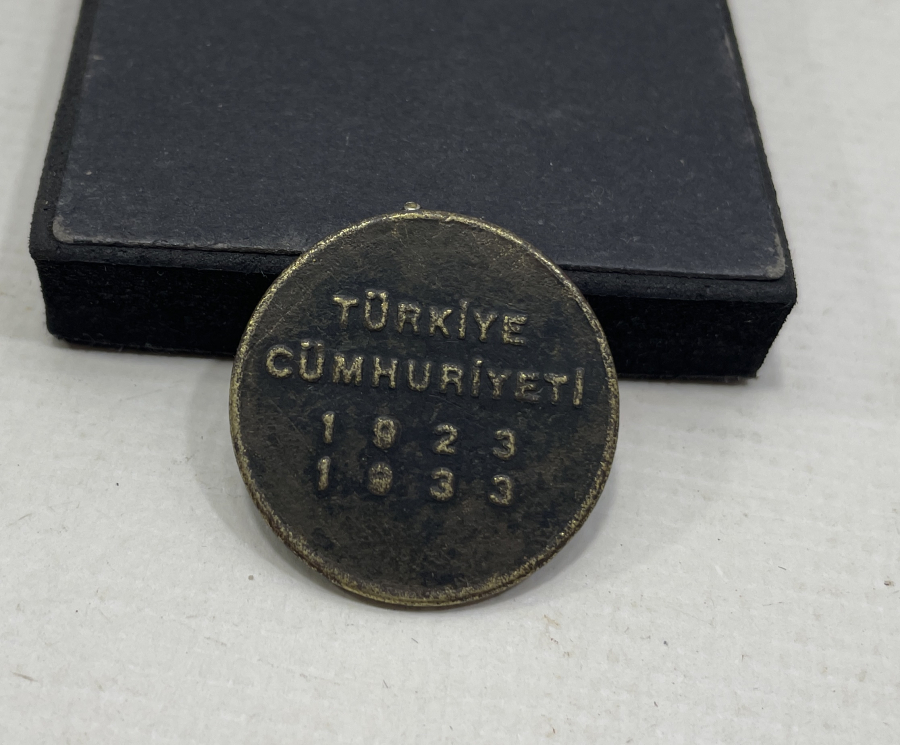 CUMHURİYETİMİZİN 10. YILINA ÖZEL YAPILMIŞ MADALYON