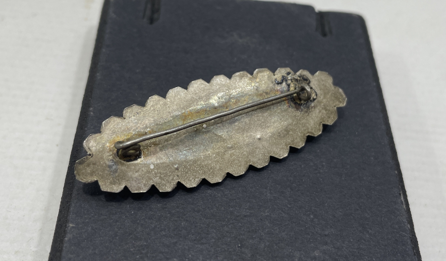 GÜVERSE İŞÇİLİKLİ VE OLTU TAŞLI ANTİKA BROŞ