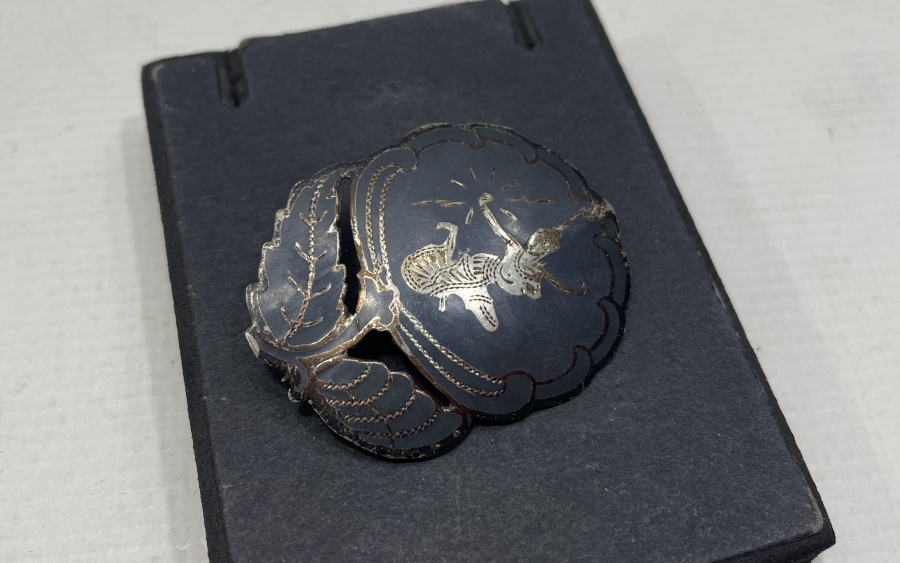 İNGİLİZ YAPIMI NADİR SAVATLI GÜMÜŞ BROŞ