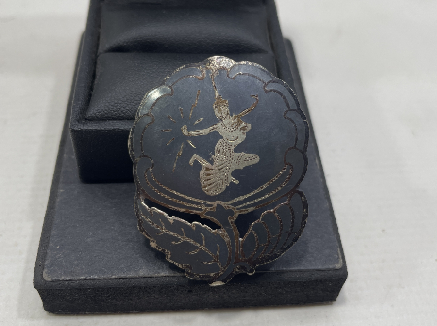 İNGİLİZ YAPIMI NADİR SAVATLI GÜMÜŞ BROŞ