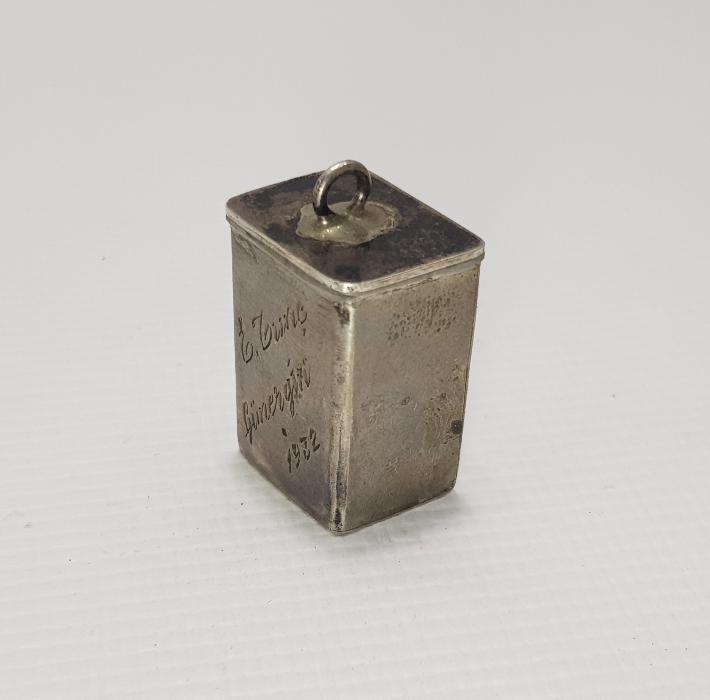 KAN GRUBU YAZILI ANTİKA GÜMÜŞ KÜNYE KUTU