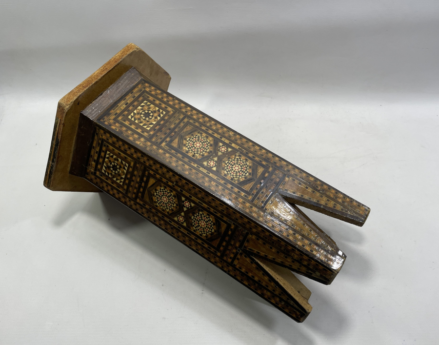 MARKÜTERİ İŞÇİLİKLİ ANTİKA KAHVE SEHPASI