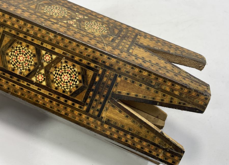 MARKÜTERİ İŞÇİLİKLİ ANTİKA KAHVE SEHPASI