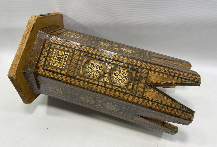 MARKÜTERİ İŞÇİLİKLİ ANTİKA KAHVE SEHPASI