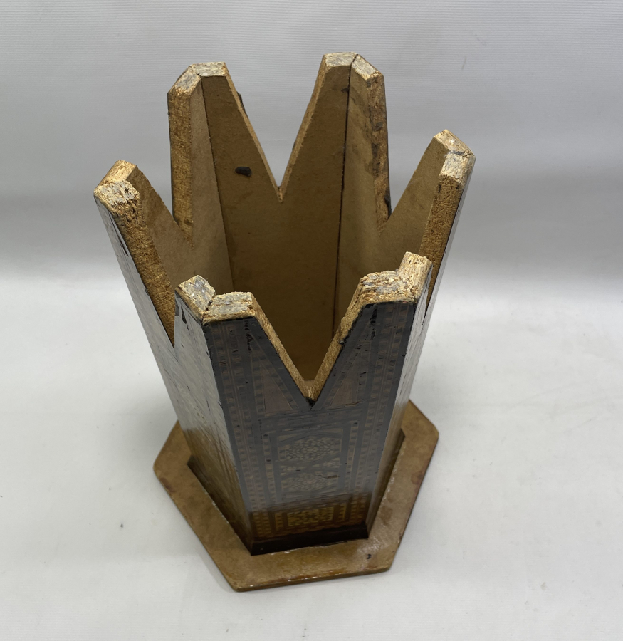 MARKÜTERİ İŞÇİLİKLİ ANTİKA KAHVE SEHPASI