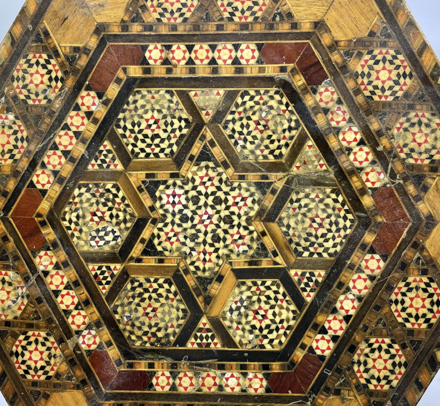 MARKÜTERİ İŞÇİLİKLİ ANTİKA KAHVE SEHPASI