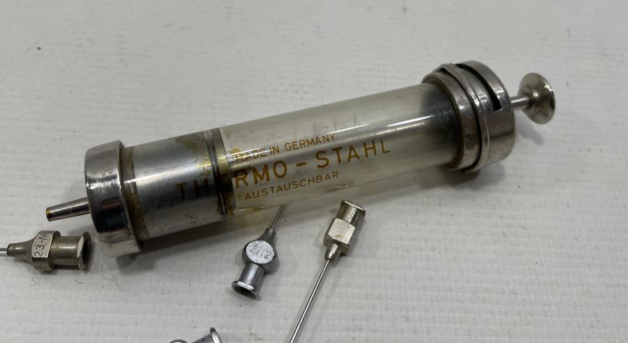 ORJİNAL UÇLARIYLA ANTİKA CAM ENJEKTÖR